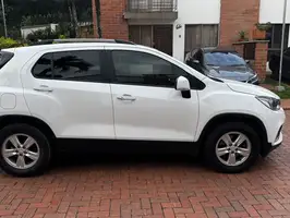 2019  Chevrolet Tracker - Image 2