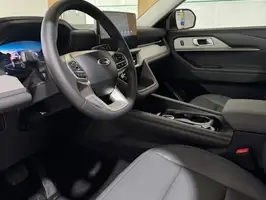 2025  Ford Explorer - Image 3