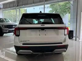2025  Ford Explorer - Image 4