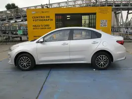 2021  Kia Rio - Image 4