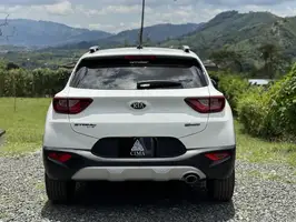 2022  Kia Stonic - Image 4