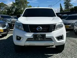 2017  Nissan Np300 - Image 2
