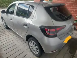 2022  Renault 2022 - Image 3