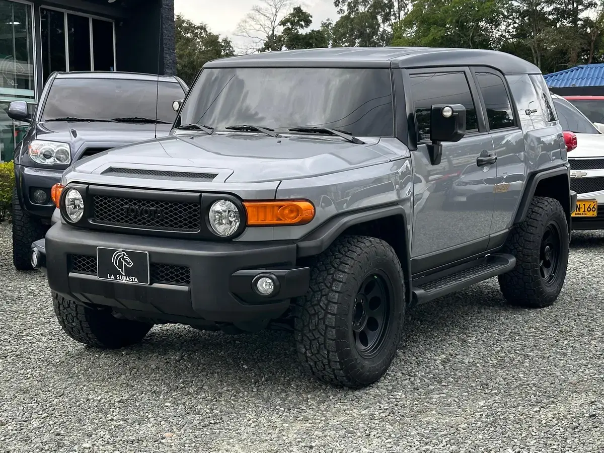 2022  Toyota Fj
