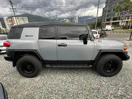 2022  Toyota Fj - Image 4