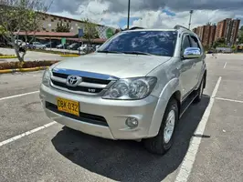 2009  Toyota Fortuner - Image 4