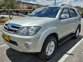 2009  Toyota Fortuner - Image 5