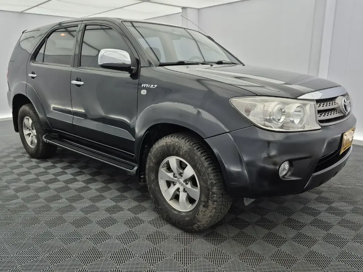 2011  Toyota Fortuner
