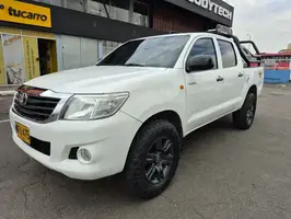 2014  Toyota Hilux - Image 5