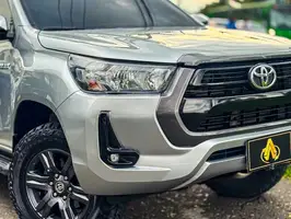 2022  Toyota Hilux - Image 2