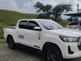 2025  Toyota Hilux - Image 3