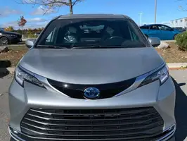 2025  Toyota Sienna - Image 2