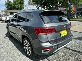 2022  Volkswagen Taos - Image 4