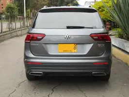 2018  Volkswagen Tiguan - Image 4