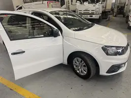 2018  Volkswagen Voyage - Image 2