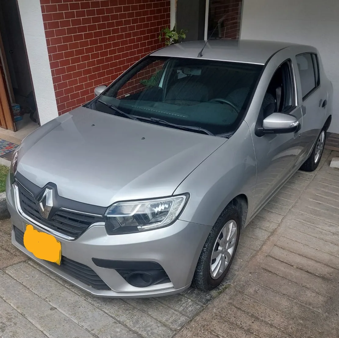 2022 Renault 2022 low mileage car in Tampa